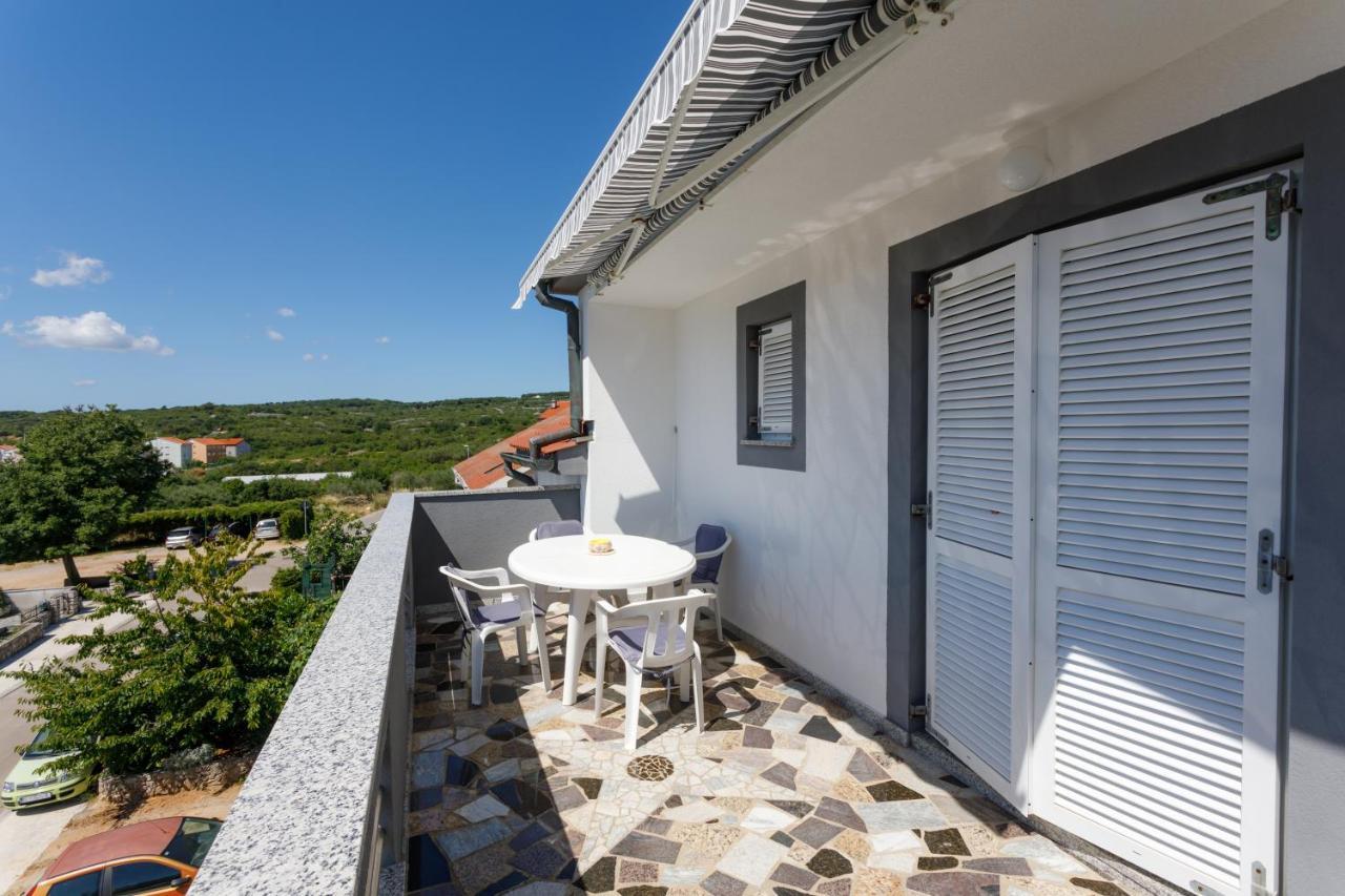 Apartments Lacic Krk Town Bagian luar foto