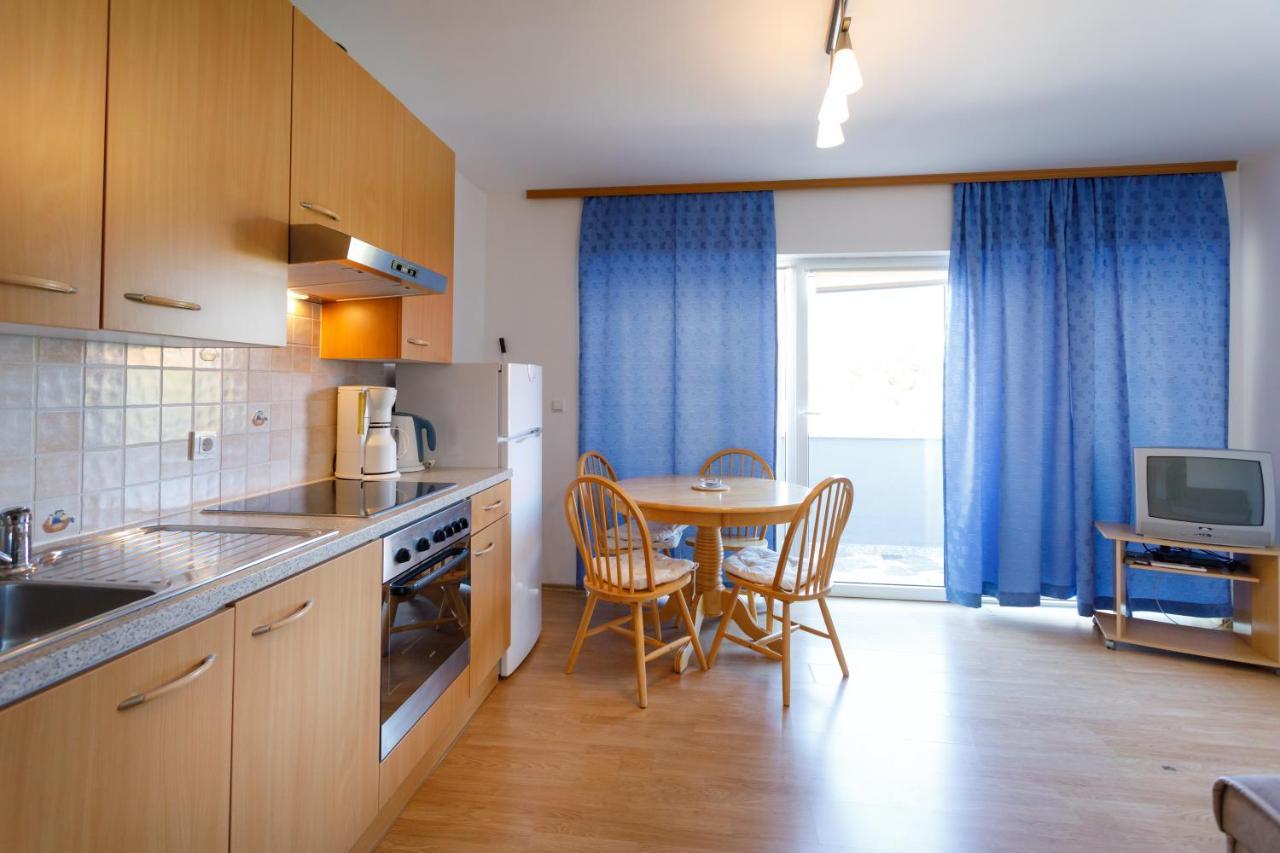 Apartments Lacic Krk Town Bagian luar foto