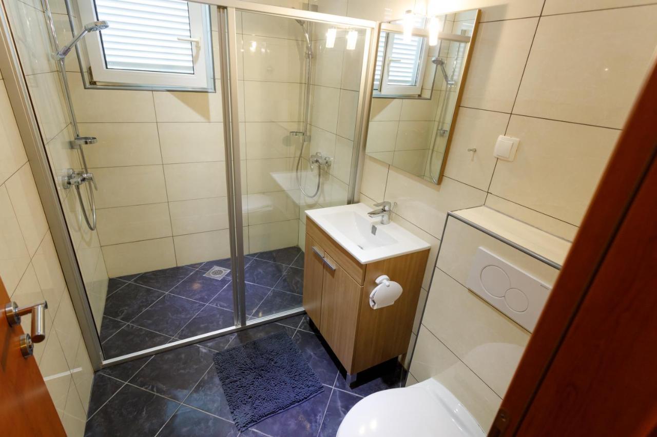 Apartments Lacic Krk Town Bagian luar foto