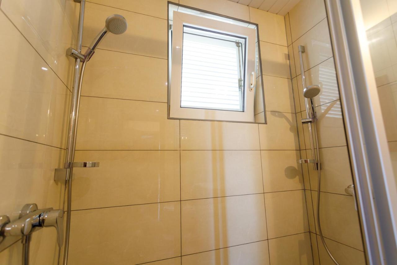 Apartments Lacic Krk Town Bagian luar foto