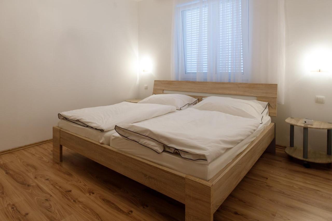 Apartments Lacic Krk Town Bagian luar foto