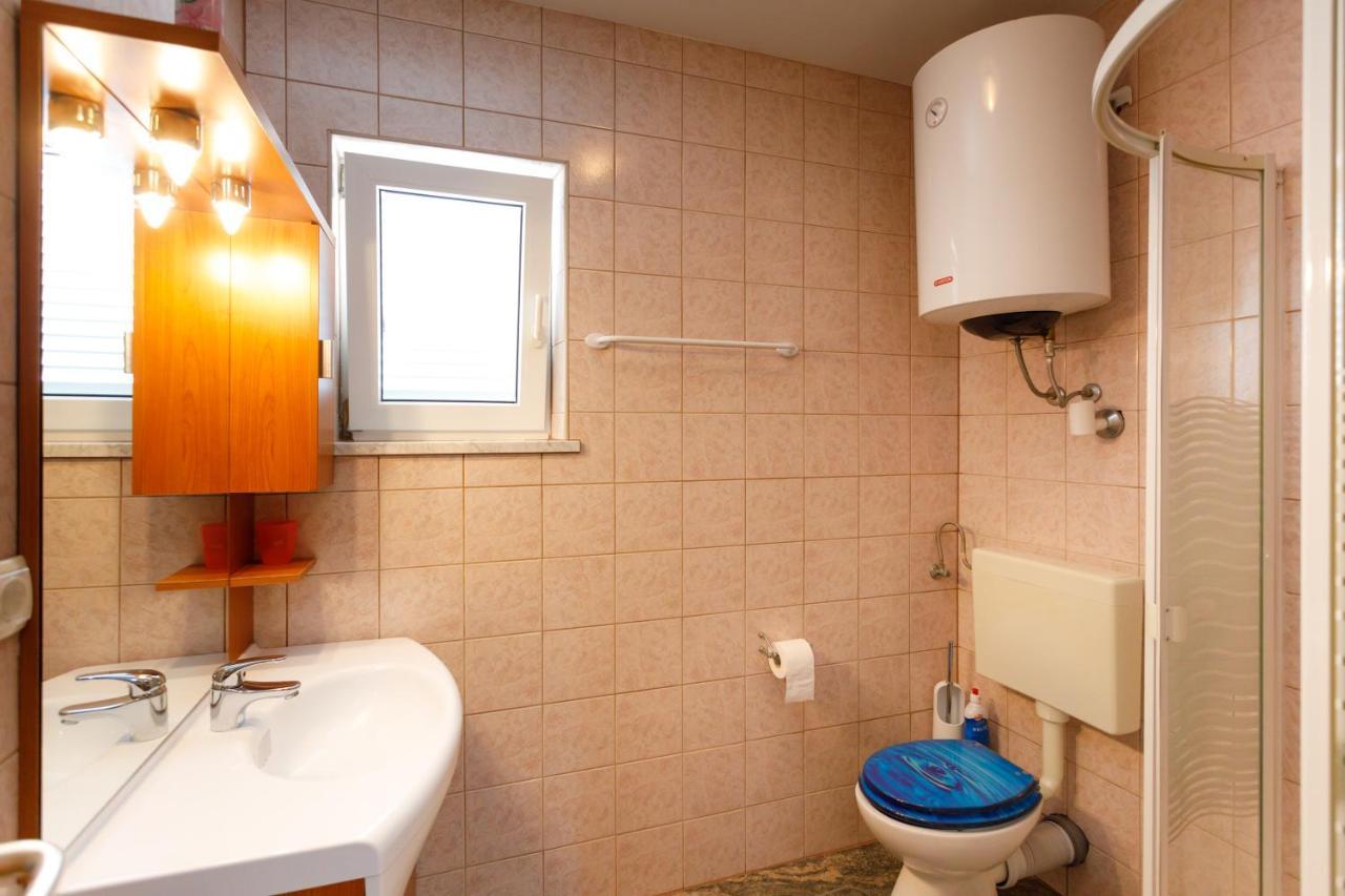Apartments Lacic Krk Town Bagian luar foto