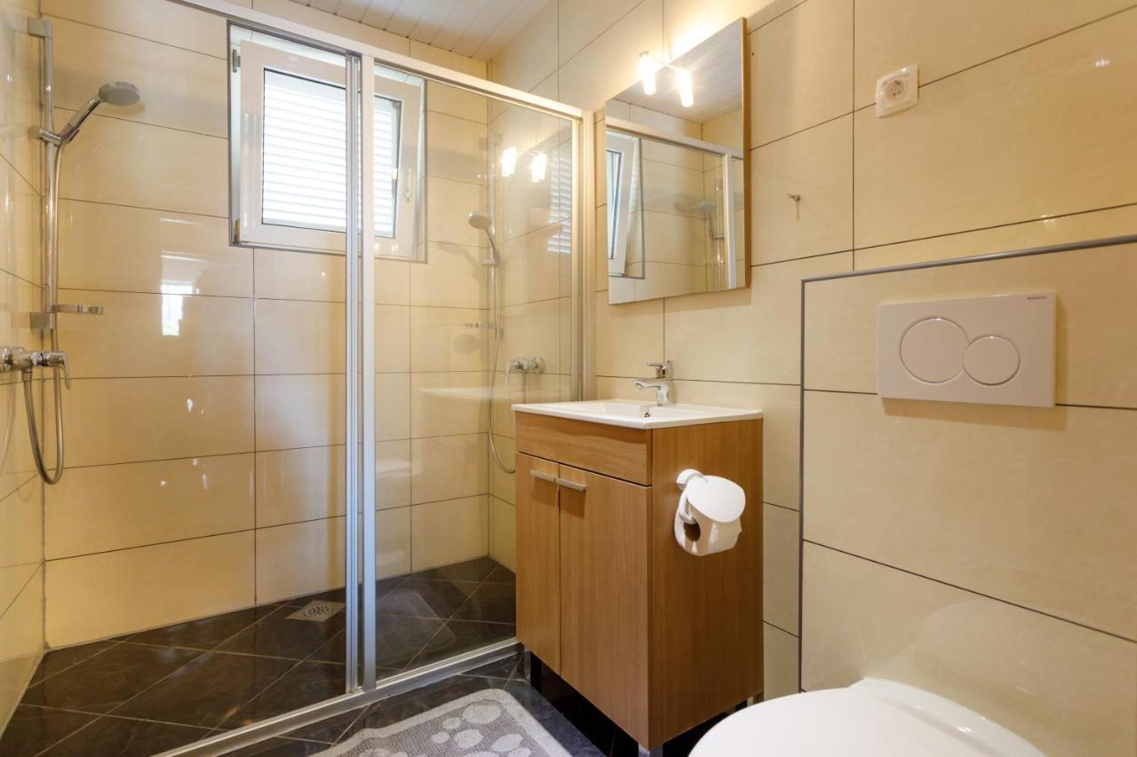 Apartments Lacic Krk Town Bagian luar foto