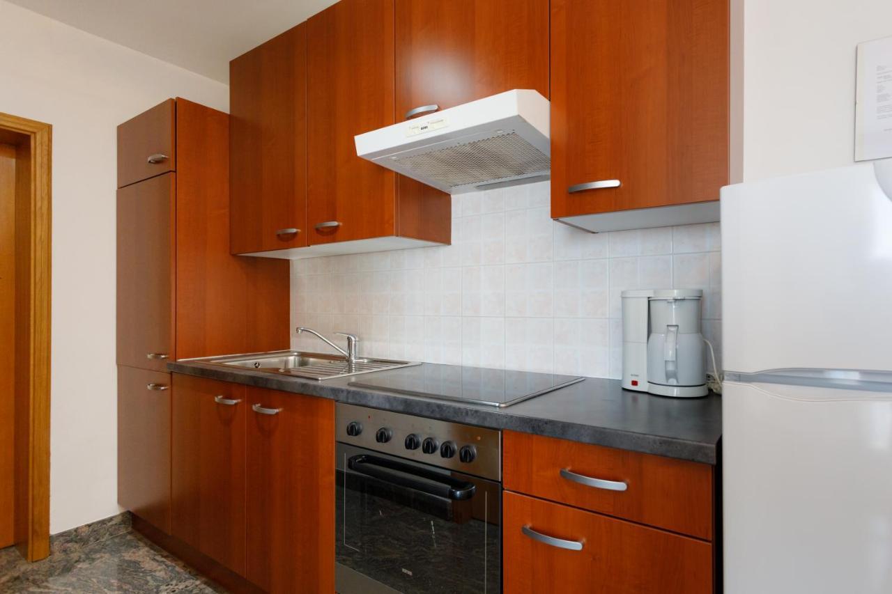 Apartments Lacic Krk Town Bagian luar foto