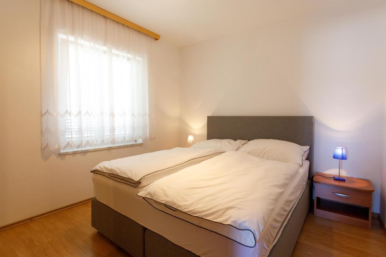 Apartments Lacic Krk Town Bagian luar foto