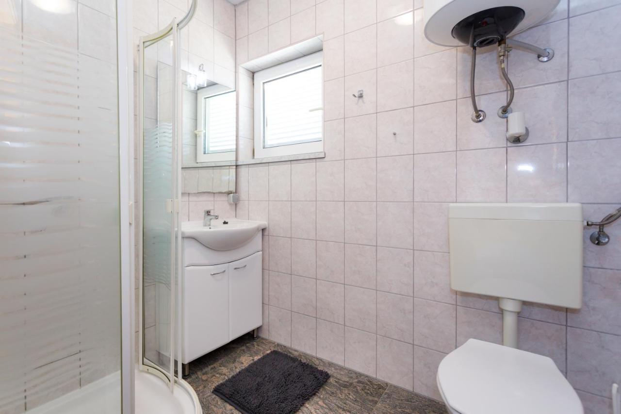 Apartments Lacic Krk Town Bagian luar foto