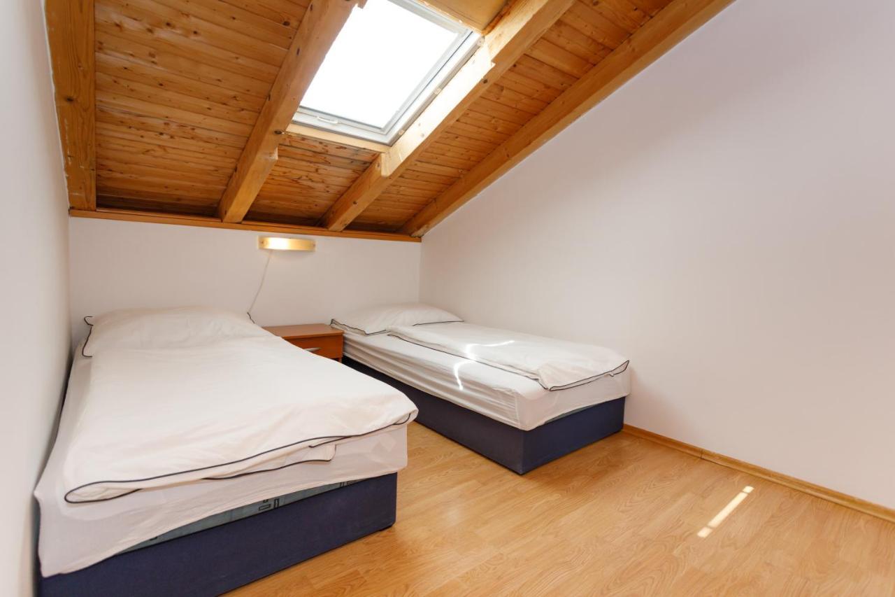 Apartments Lacic Krk Town Bagian luar foto