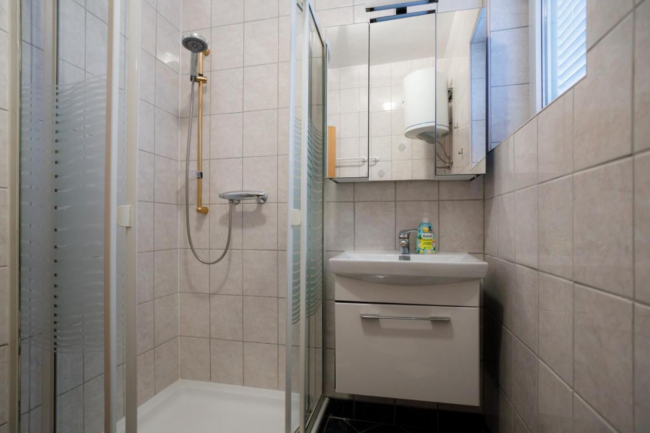 Apartments Lacic Krk Town Bagian luar foto