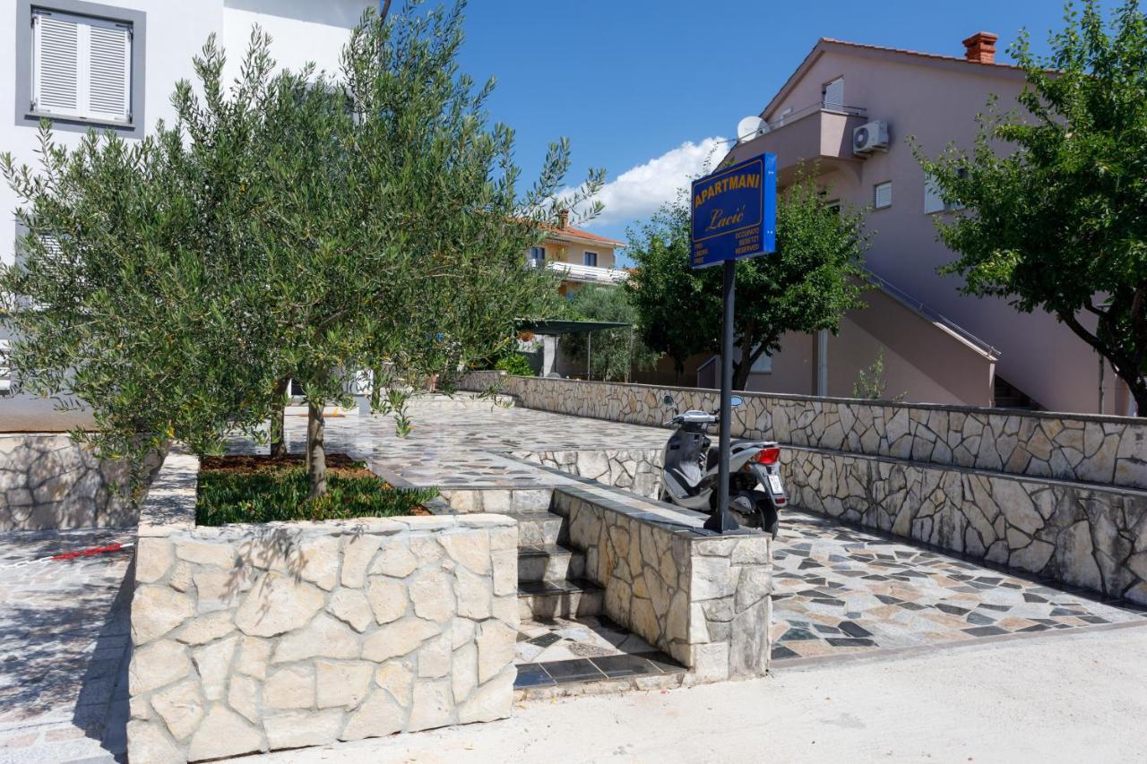 Apartments Lacic Krk Town Bagian luar foto