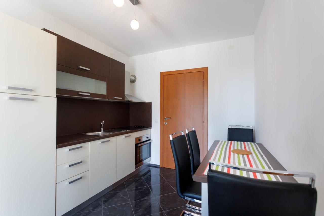 Apartments Lacic Krk Town Bagian luar foto