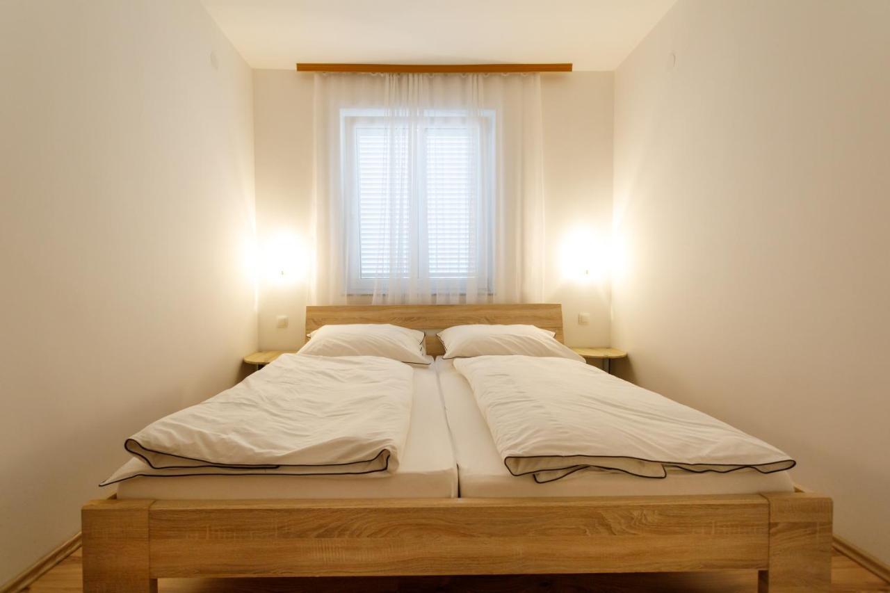 Apartments Lacic Krk Town Bagian luar foto