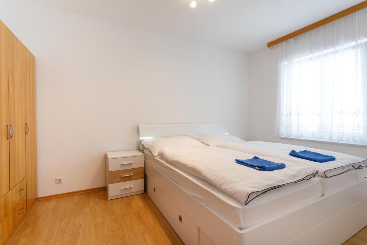 Apartments Lacic Krk Town Bagian luar foto